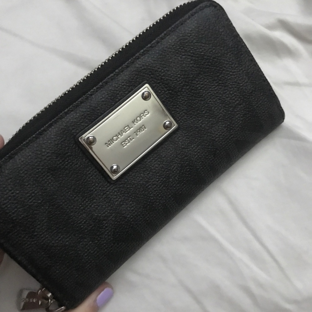 michael kors zip wallet